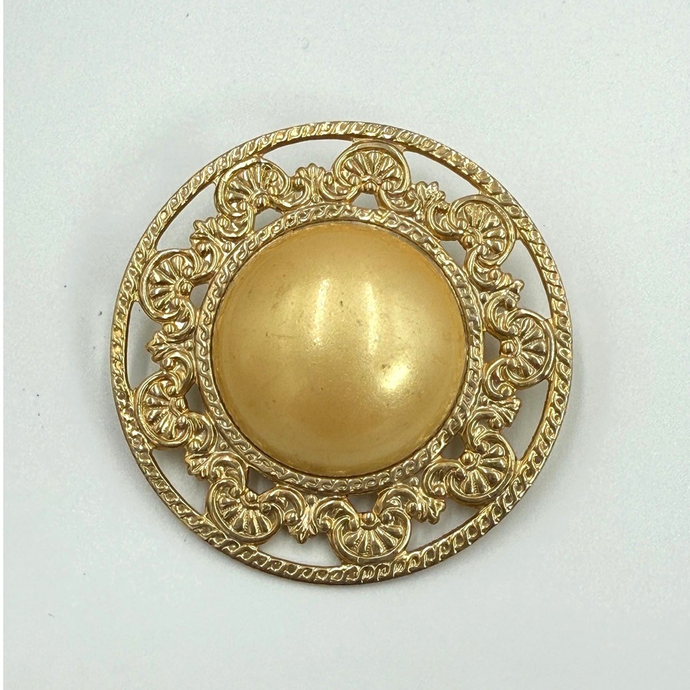 Vintage Faux Pearl‎ Brooch Gold Tone Ornate Round Pin